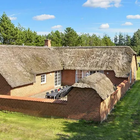 Luxury Thatched Retreat - By Traum Semesterbostad