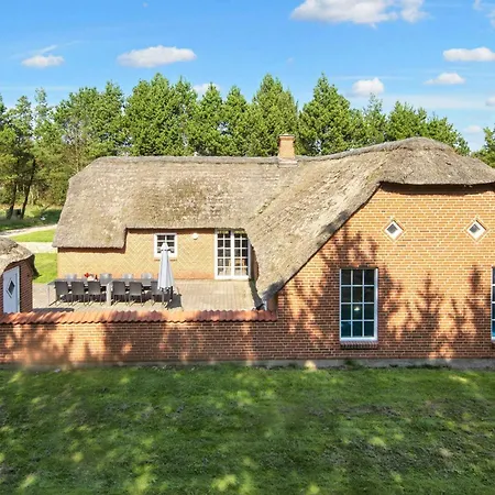 Luxury Thatched Retreat - By Traum Semesterbostad *